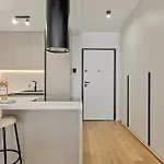 Апартаменти Maroon New Modern 1 King Bed For Bussiness And Leisure In One Cotroceni *