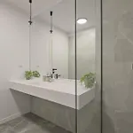 Maroon New Modern 1 King Bed For Bussiness And Leisure In One Cotroceni * Бухарест