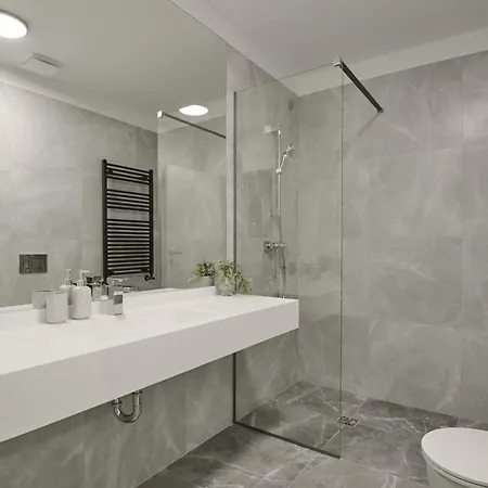 Appartement Maroon New Modern 1 King Bed For Bussiness And Leisure In One Cotroceni Bucarest