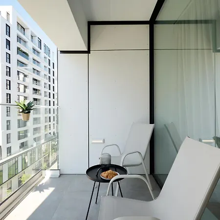 Maroon New Modern 1 King Bed For Bussiness And Leisure In One Cotroceni Διαμέρισμα Βουκουρέστι