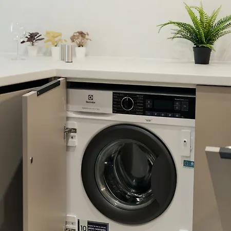 Maroon New Modern 1 King Bed For Bussiness And Leisure In One Cotroceni Apartamento