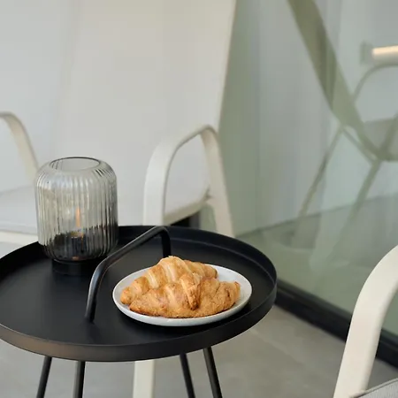 Maroon New Modern 1 King Bed For Bussiness And Leisure In One Cotroceni Bucarest