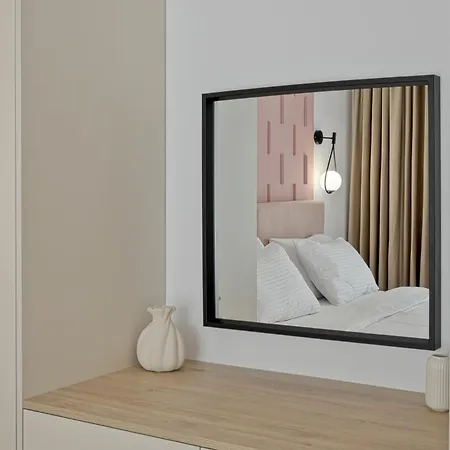 Maroon New Modern 1 King Bed For Bussiness And Leisure In One Cotroceni Apartment Bucharest