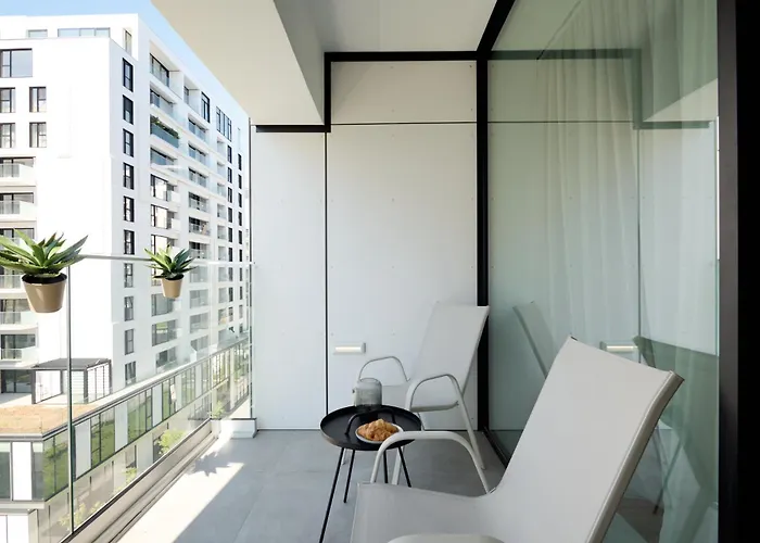 Maroon New Modern 1 King Bed For Bussiness And Leisure In One Cotroceni Διαμέρισμα Βουκουρέστι