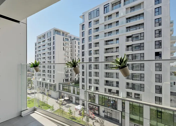 Maroon New Modern 1 King Bed For Bussiness And Leisure In One Cotroceni * ブカレスト