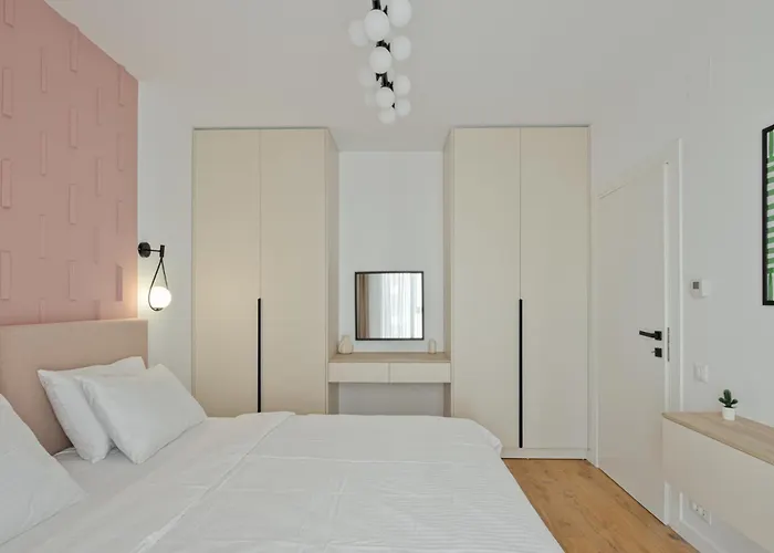 Maroon New Modern 1 King Bed For Bussiness And Leisure In One Cotroceni