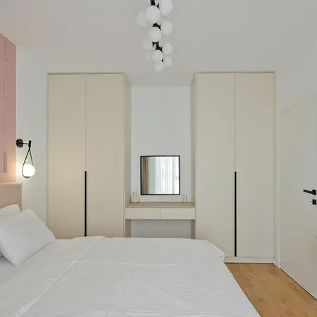 Maroon New Modern 1 King Bed For Bussiness And Leisure In One Cotroceni