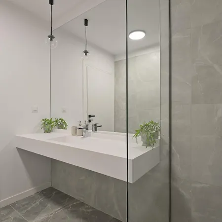 Maroon New Modern 1 King Bed For Bussiness And Leisure In One Cotroceni * Bucharest